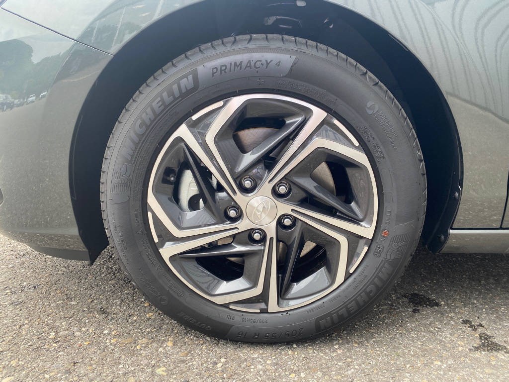 HYUNDAI i30 Wagon 1.5 T-GDi Amplia 48V MH DCT