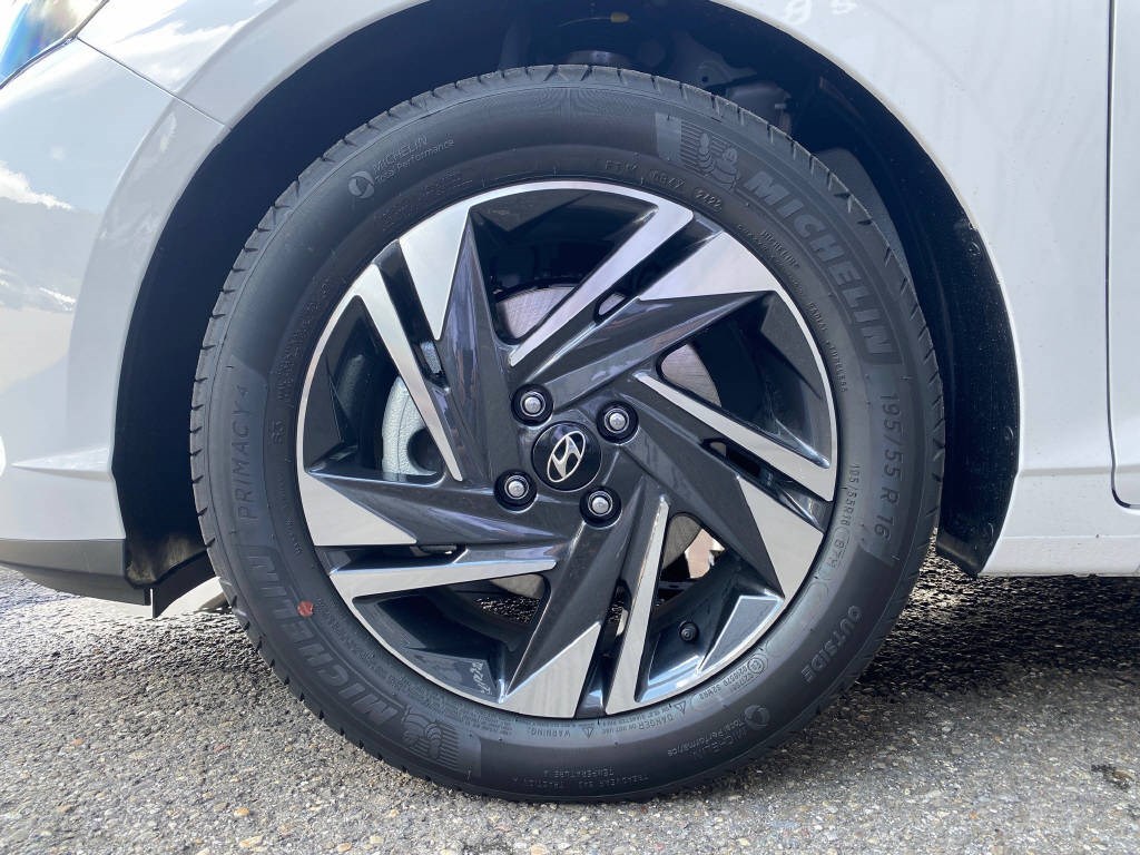 HYUNDAI i20 1.0 T-GDi Amplia